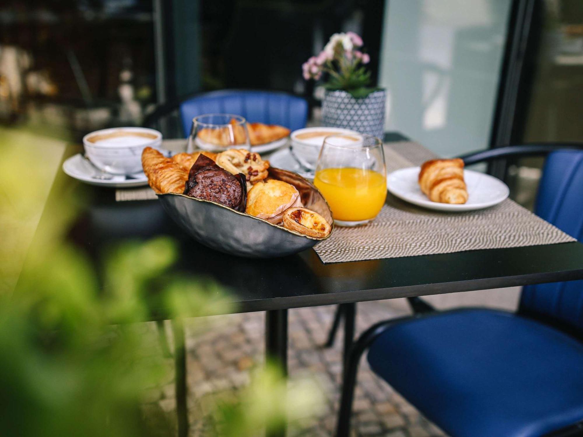 Lisboa 里斯本索菲特大饭店酒店 外观 照片 Breakfast at the hotel